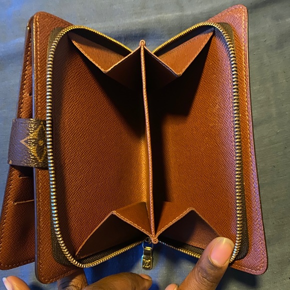 Louis Vuitton Wallet - Picture 10 of 12